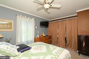 70 Tall Pine Ln, Levittown, PA 19054 - Photo 16