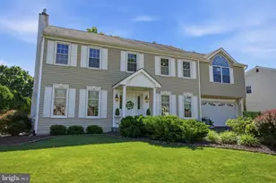 207 Forrest Dr, Holland, PA 18966 - Photo 2