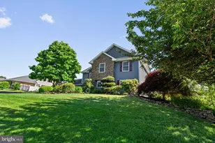 21 Red Rose Dr, Levittown, PA 19056 - Photo 4