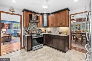 21 Red Rose Dr, Levittown, PA 19056 - Photo 8