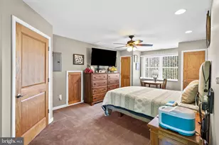 21 Red Rose Dr, Levittown, PA 19056 - Photo 48
