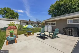 49 Meadow Ln, Levittown, PA 19054 - Photo 16