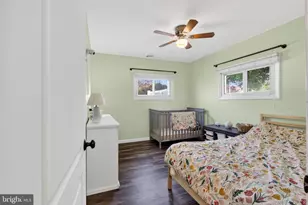 49 Meadow Ln, Levittown, PA 19054 - Photo 10
