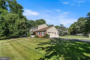 1221 Woodbrook Ln, Warminster, PA 18974 - Photo 2