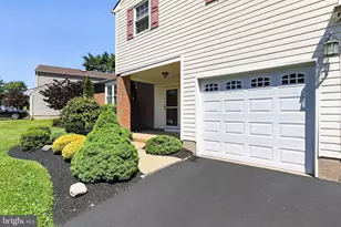 1212 Wedgewood Dr, Warminster, PA 18974 - Photo 2