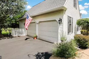 4717 Essex Dr, Doylestown, PA 18902 - Photo 10
