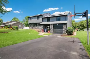 106 Cedarbrook Dr, Southampton, PA 18966 - Photo 2