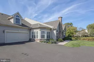 29 Shady Brook Dr, Langhorne, PA 19047 - Photo 2