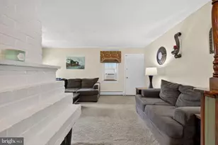 8 Marigold Cir, Levittown, PA 19054 - Photo 16