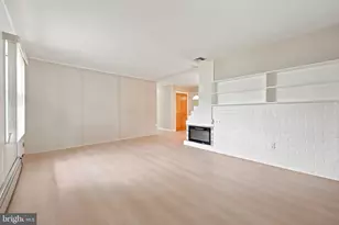 10 Serpentine Ln, Levittown, PA 19055 - Photo 6