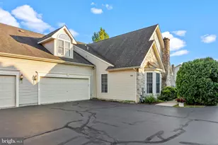 319 Starflower Ln, Langhorne, PA 19047 - Photo 4