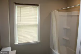 33 S Lafayette Ave, Morrisville, PA 19067 - Photo 14