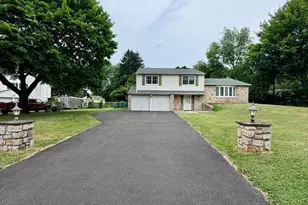 31 Rembrandt Ln, Southampton, PA 18966 - Photo 2
