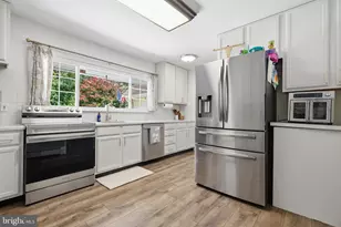 201 Snowball Dr, Levittown, PA 19056 - Photo 14
