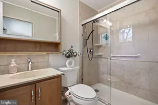 201 Snowball Dr, Levittown, PA 19056 - Photo 28