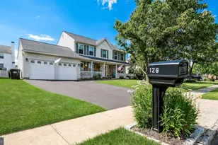 126 Buttercup Blvd, Warrington, PA 18976 - Photo 4
