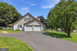 77 Cameron Dr, Holland, PA 18966 - Photo 4