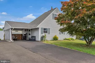 45 Red Cedar Dr, Levittown, PA 19055 - Photo 30