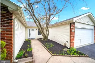 22 Delaware Ct, Newtown, PA 18940 - Photo 2