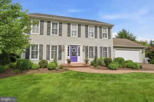 271 Saxony Dr, Newtown, PA 18940 - Photo 2