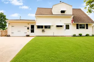 27 River Ln, Levittown, PA 19055 - Photo 1