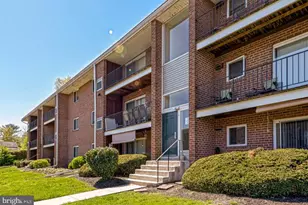 126 E Maple Ave, Morrisville, PA 19067 - Photo 2