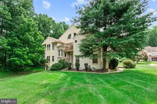 256 Sycamore Cir, Feasterville-Trevose, PA 19053 - Photo 2