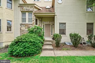 256 Sycamore Cir, Feasterville-Trevose, PA 19053 - Photo 2