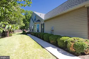 105 Devonshire Way, Sellersville, PA 18960 - Photo 2