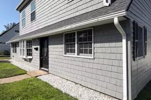 8 Parkside Cir, Levittown, PA 19056 - Photo 2