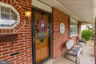 136 Wallace Dr, Warminster, PA 18974 - Photo 2