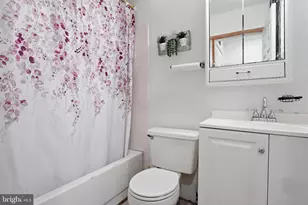 407 Holly Dr, Levittown, PA 19055 - Photo 6