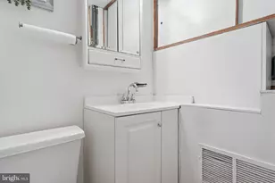 407 Holly Dr, Levittown, PA 19055 - Photo 4
