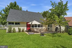 407 Holly Dr, Levittown, PA 19055 - Photo 38