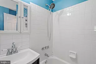 407 Holly Dr, Levittown, PA 19055 - Photo 32