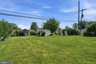 24 Idolstone Rd, Levittown, PA 19057 - Photo 34