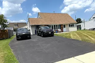 81 Queen Lily Rd, Levittown, PA 19057 - Photo 2