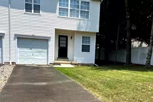 101 Hickory Hollow Cir, Warrington, PA 18976 - Photo 2