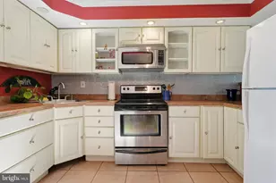 70 Tall Pine Ln, Levittown, PA 19054 - Photo 4