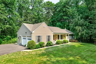 1045 Mountain View Dr, Quakertown, PA 18951 - Photo 2