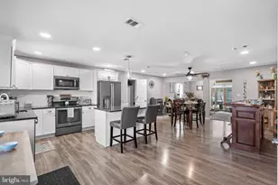 29 Favored Ln, Levittown, PA 19055 - Photo 4