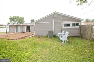 51 Serpentine Ln, Levittown, PA 19055 - Photo 34