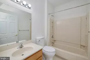 7 Blue Flax Ln, Langhorne, PA 19047 - Photo 10