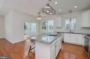 7 Blue Flax Ln, Langhorne, PA 19047 - Photo 2