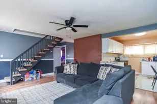 34 Red Maple Ln, Levittown, PA 19055 - Photo 2