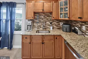 35 Palm Ln, Levittown, PA 19054 - Photo 4