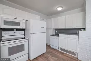45 Crimson King Ln, Levittown, PA 19055 - Photo 8
