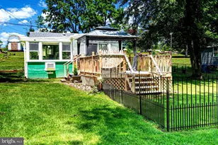563 E Dark Hollow Rd, Pipersville, PA 18947 - Photo 4