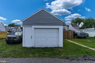 647 Spruce St, Bristol, PA 19007 - Photo 36