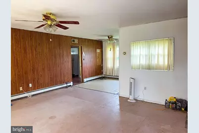 27 Plumtree Turn, Levittown, PA 19056 - Photo 2